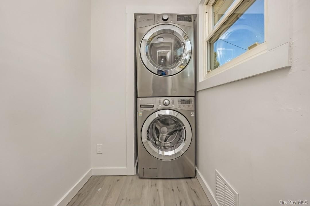 Interior, Utility Closets, Washer, Wood Texture Flooring