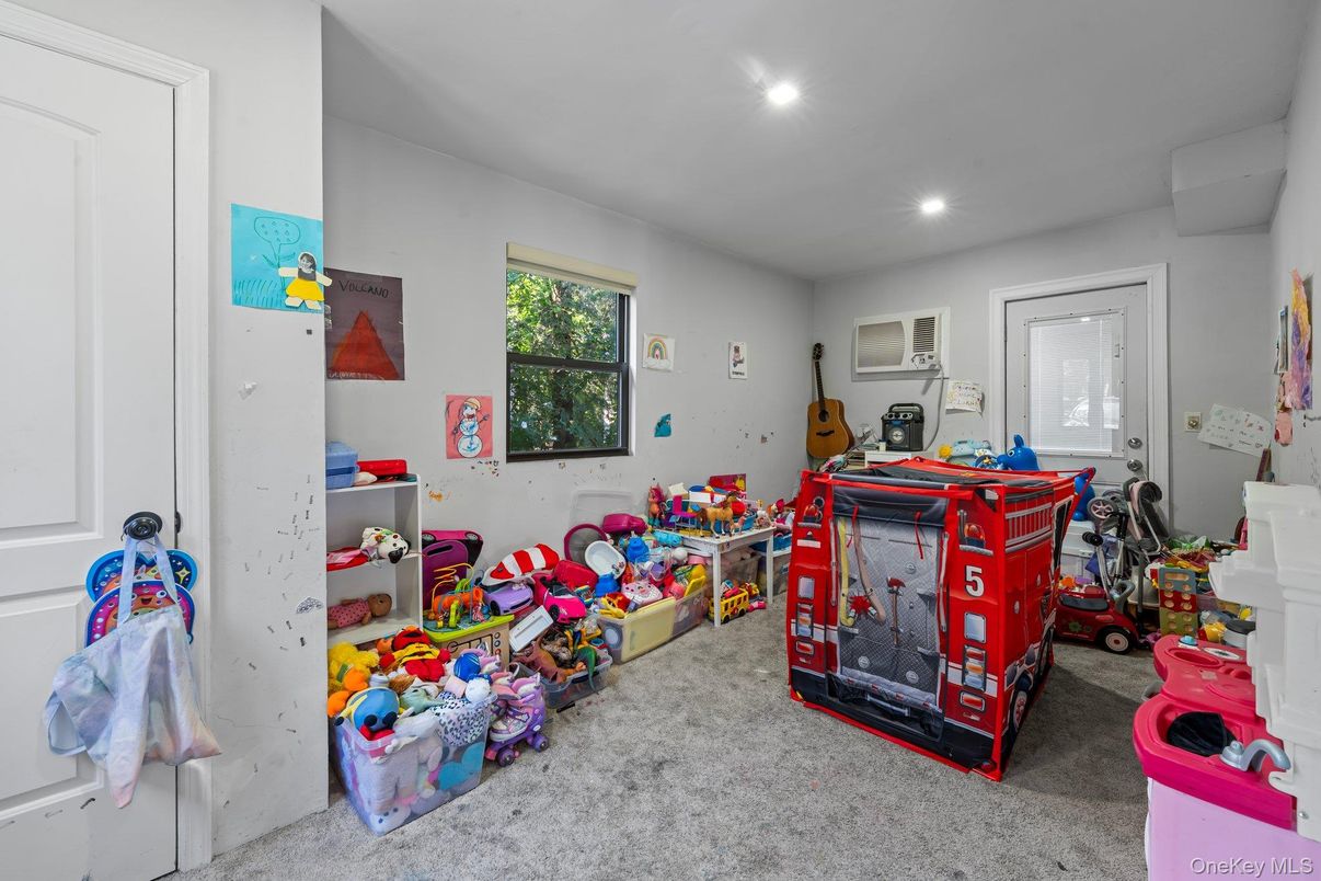 Game Room, Interior, Recessed Lighting