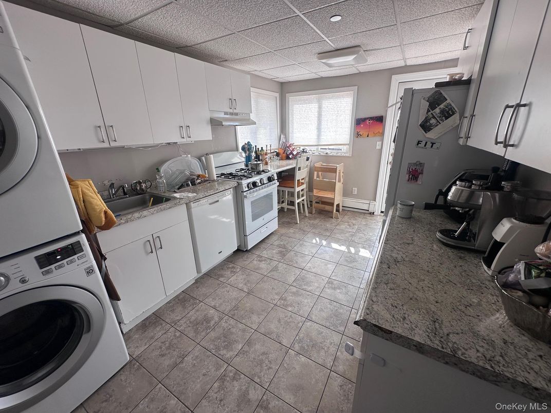 Dining room, Interior, Kitchen, Washer