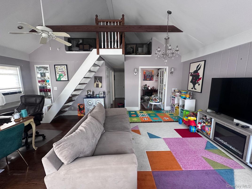 Chandelier, Interior, Living room