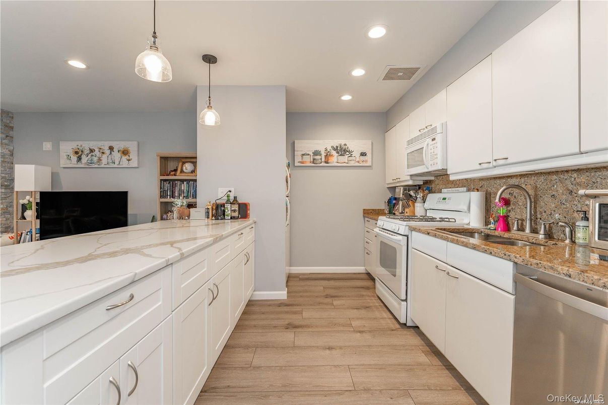Interior, Kitchen, Pendant Lights, Recessed Lighting, Wood Texture Flooring
