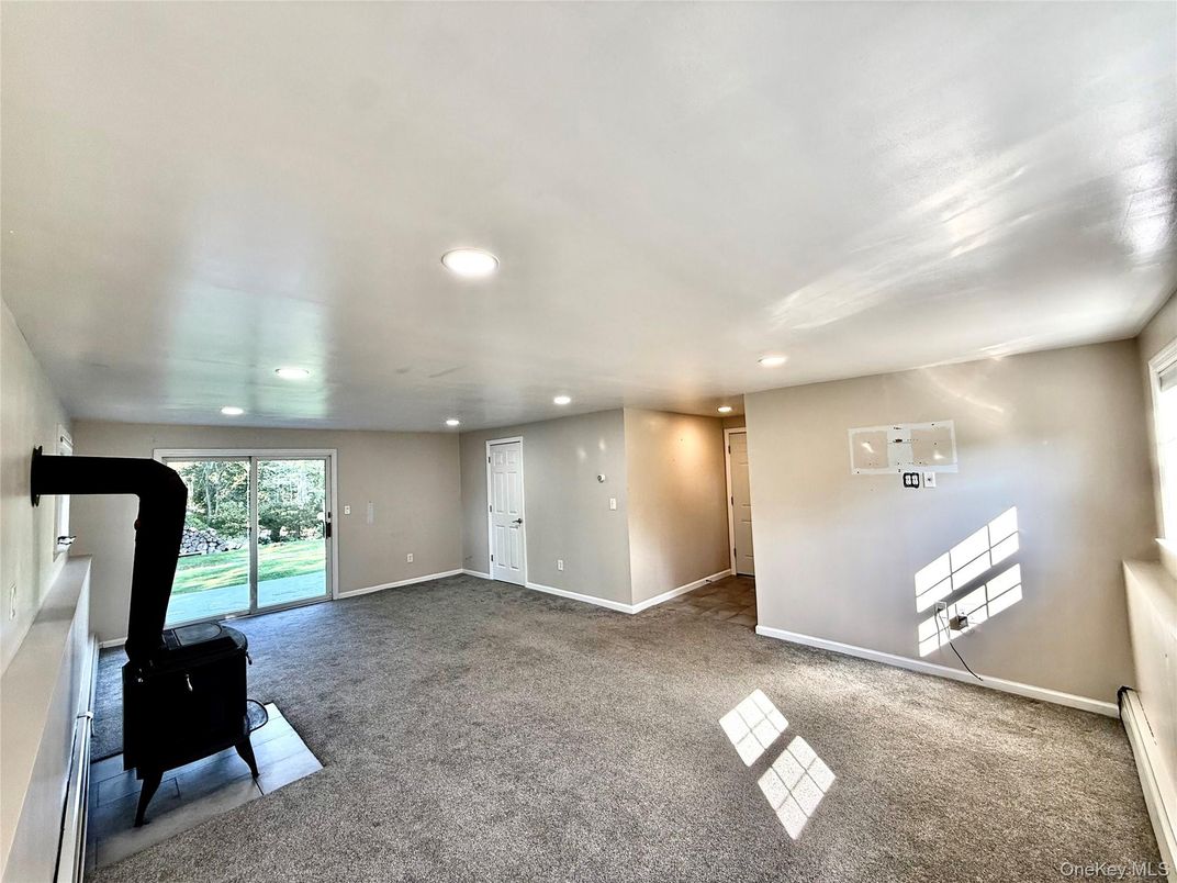 Empty room, Interior, Recessed Lighting