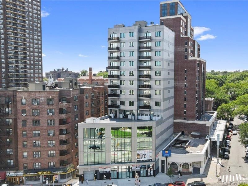 Exterior, Facade, Highrise
