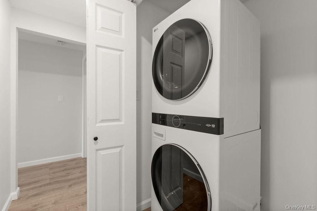 Interior, Utility Closets, Washer, Wood Texture Flooring