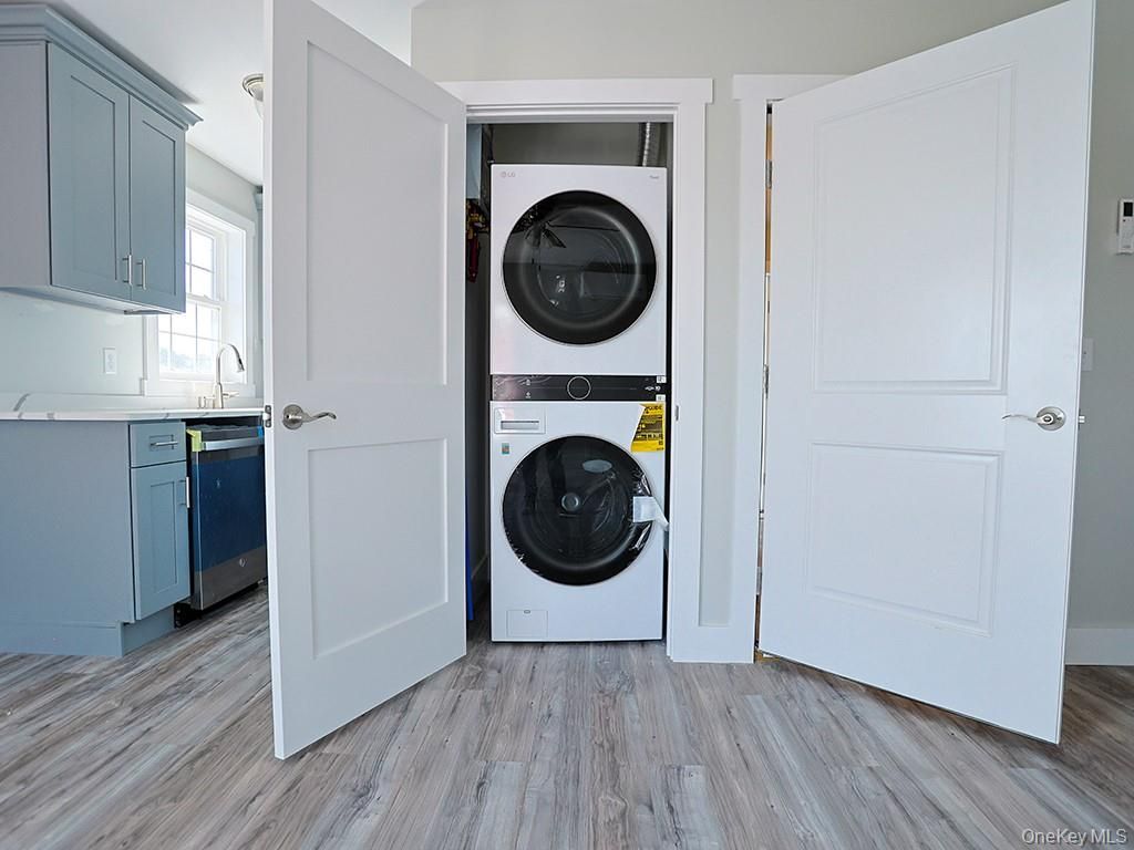 Interior, Kitchen, Utility Closets, Washer, Wood Texture Flooring