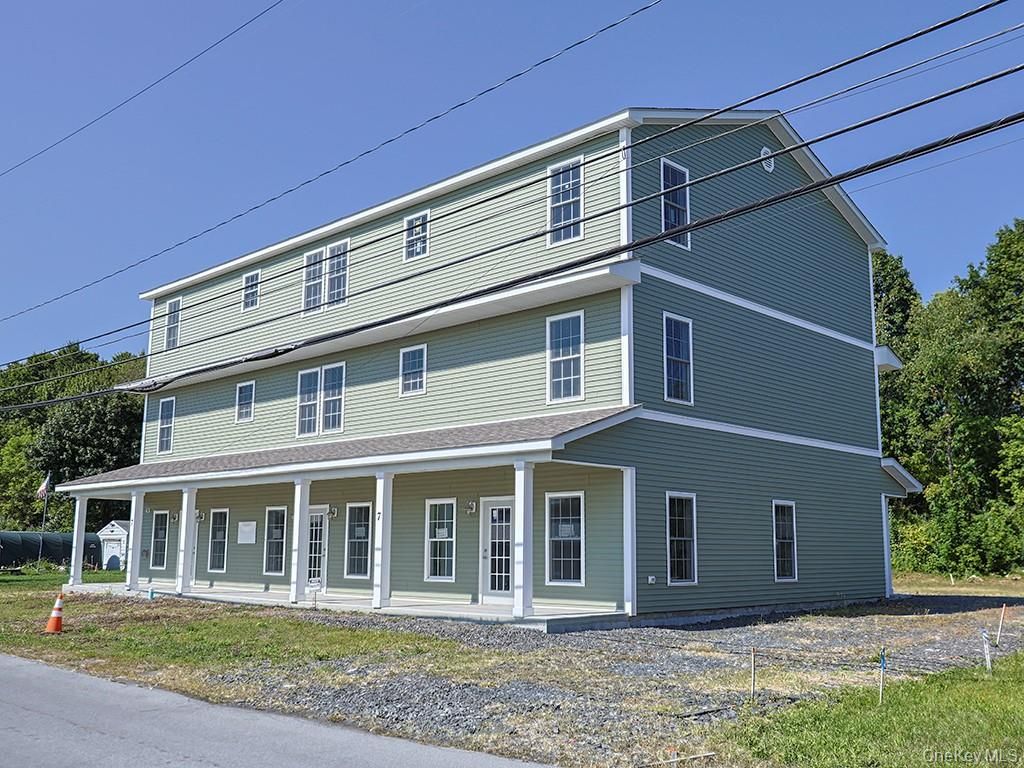 Exterior, Facade, Rowhouse