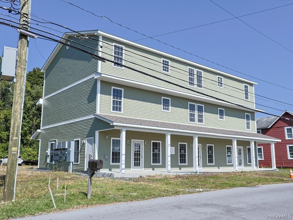 Exterior, Facade, American Foursquare