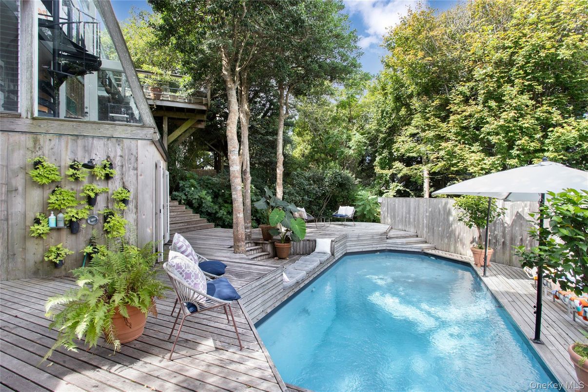 Exterior, Pool