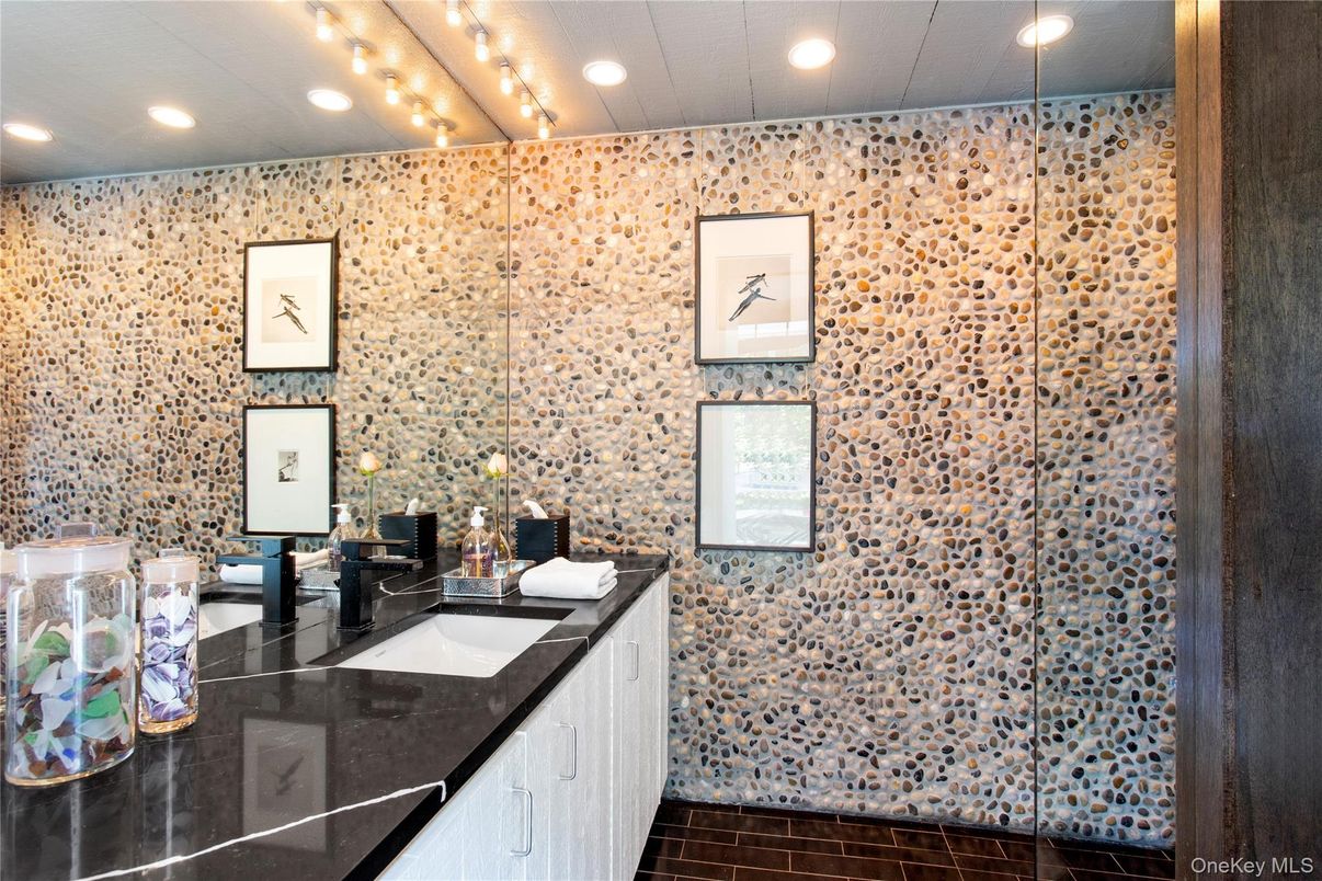Bathroom, Interior, Recessed Lighting