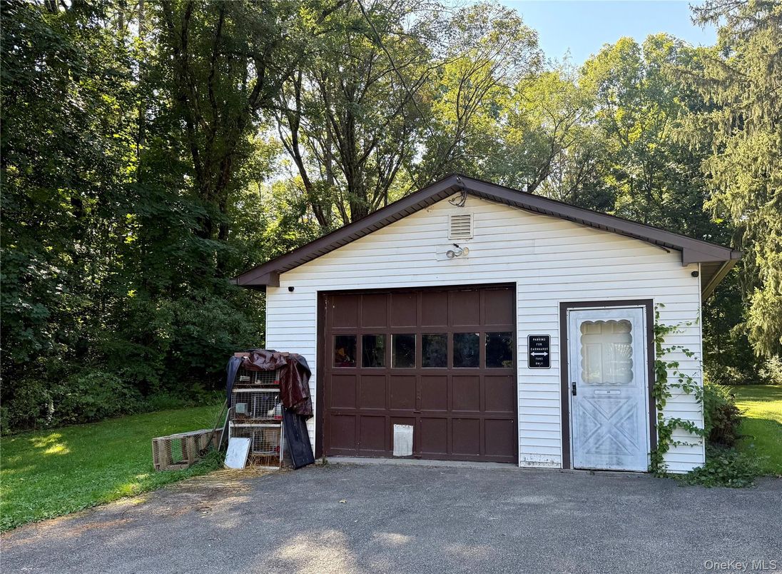 Detached Garage, Exterior