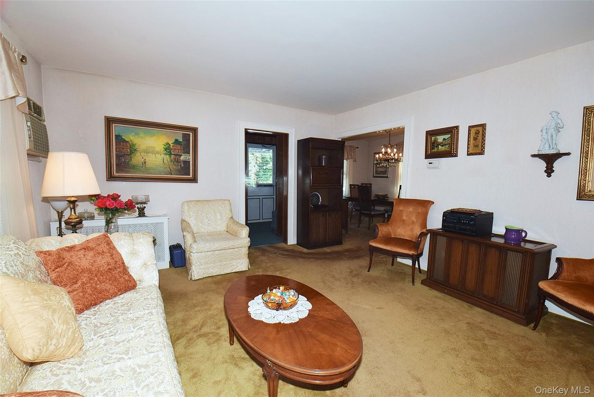 Chandelier, Interior, Living room