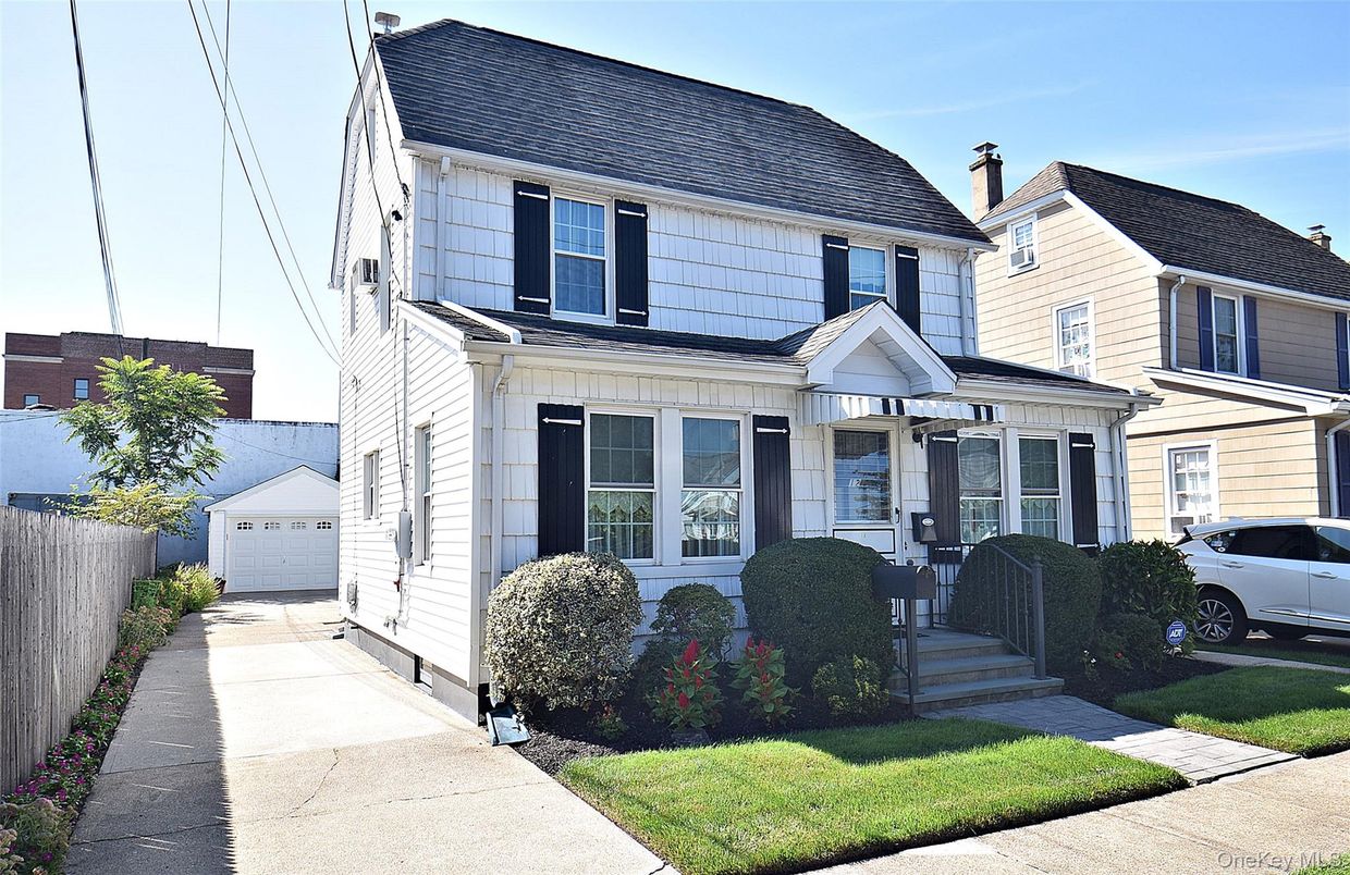 Detached Garage, Exterior, Facade, Queen Anne Victorian