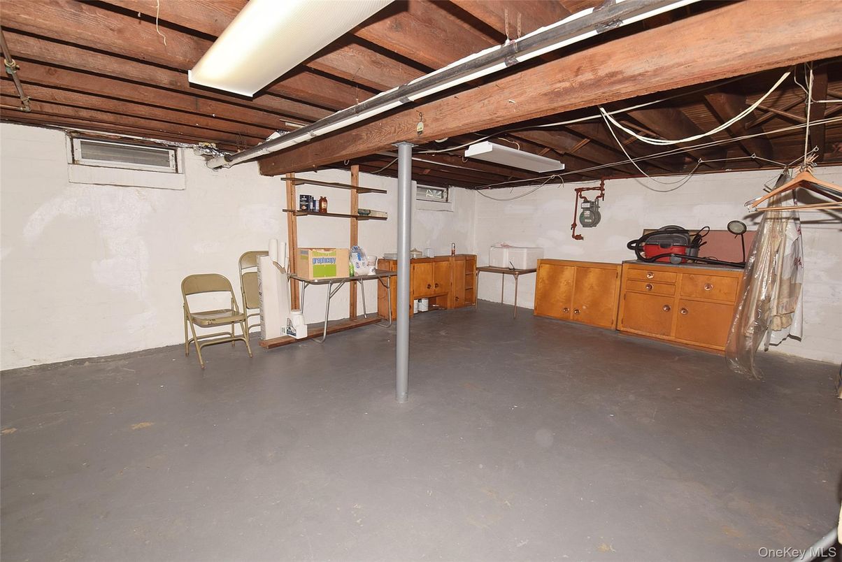 Garage, Interior, Wooden Beams