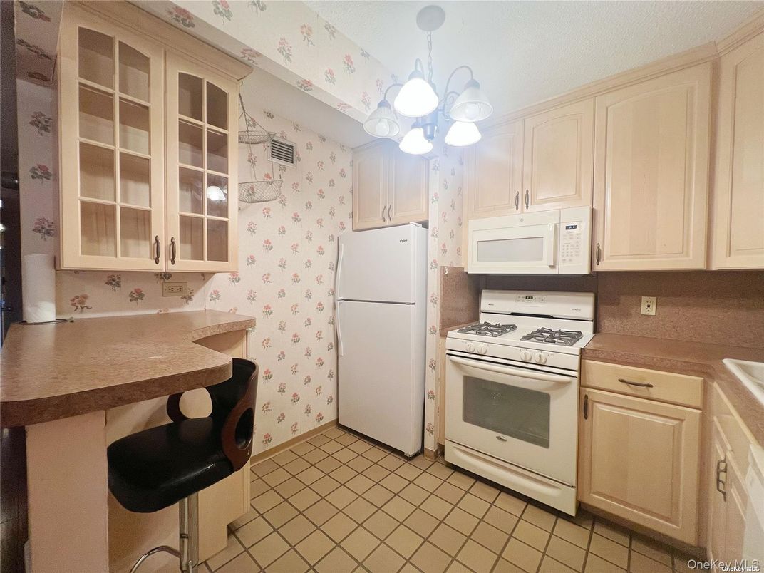 Chandelier, Interior, Kitchen