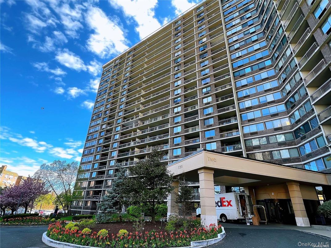 Exterior, Facade, Condo Building