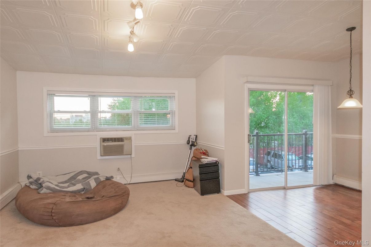 Interior, Pendant Lights, Wood Texture Flooring