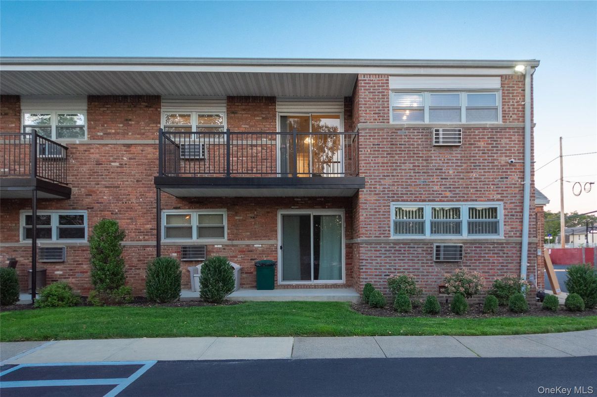 Exterior, Facade, Brick Facade, Rowhouse