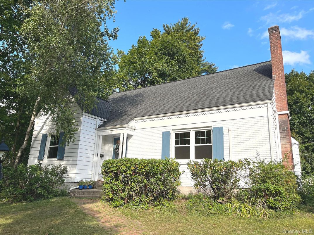 Exterior, Facade, Cape Cod