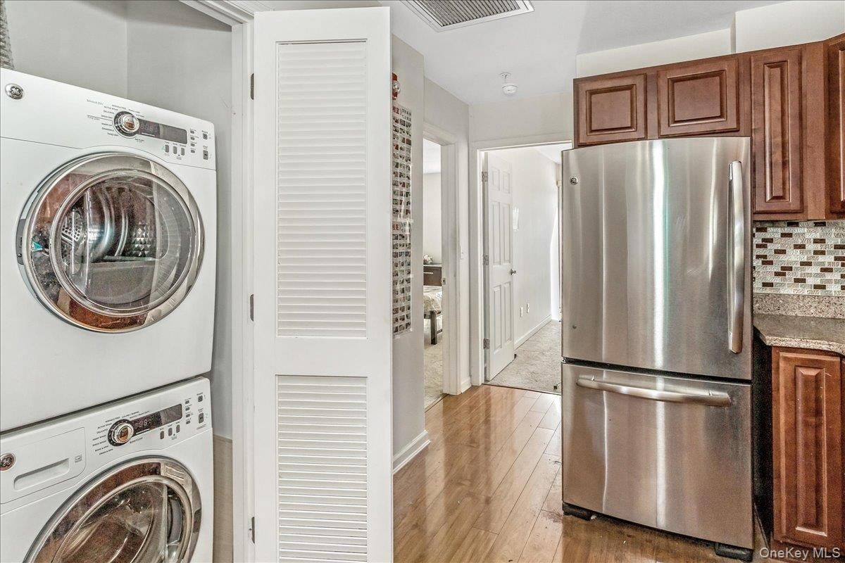 Interior, Utility Closets, Washer, Wood Texture Flooring