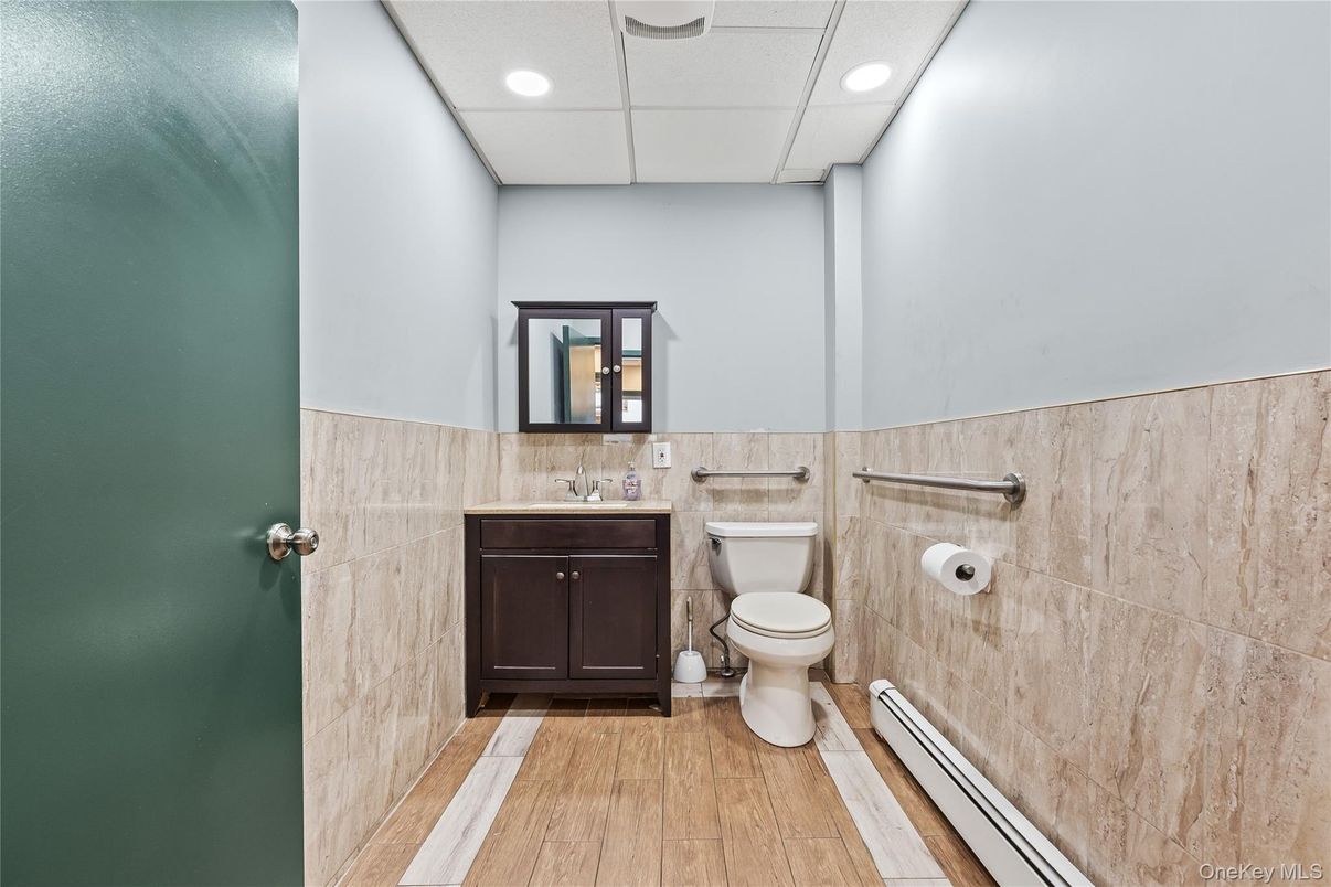 Bathroom, Interior, Recessed Lighting, Wood Texture Flooring