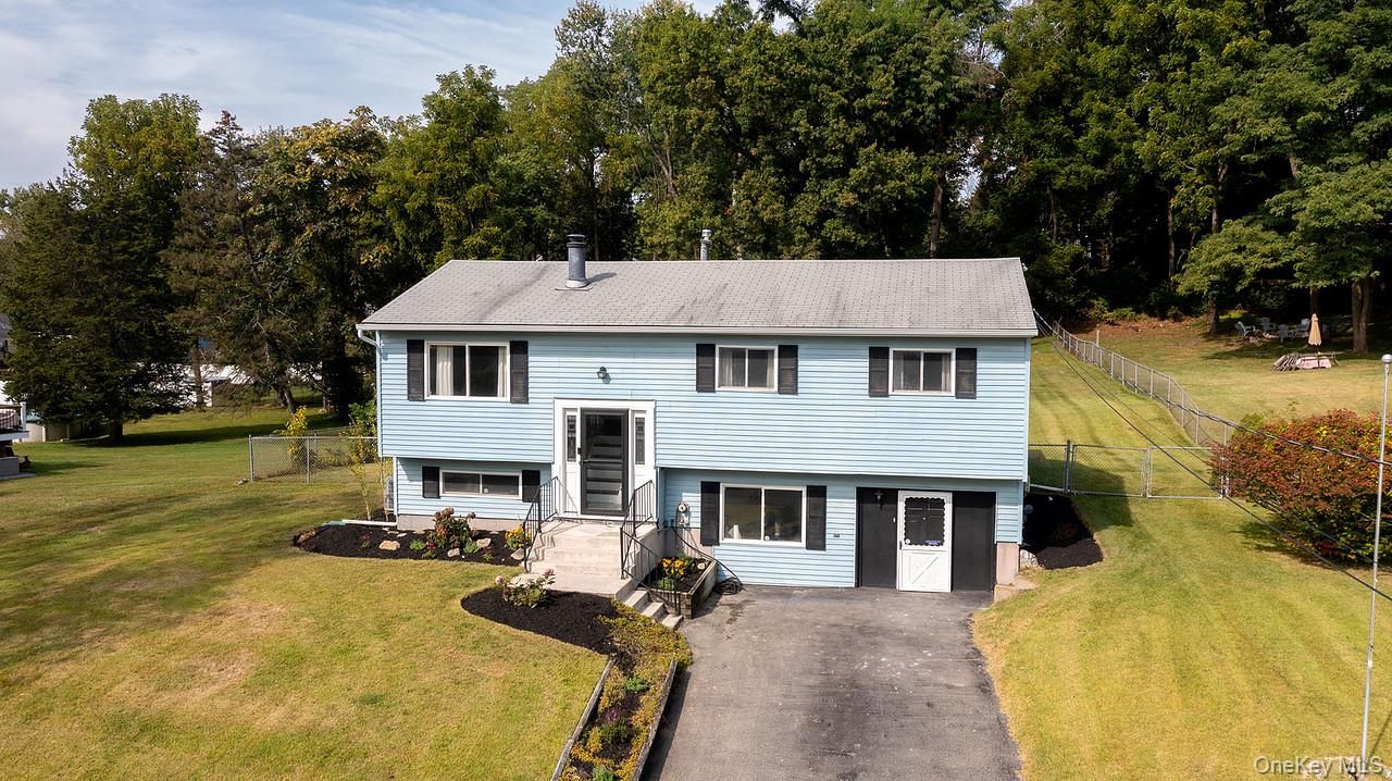 Backyard, Exterior, Facade, Raised Ranch