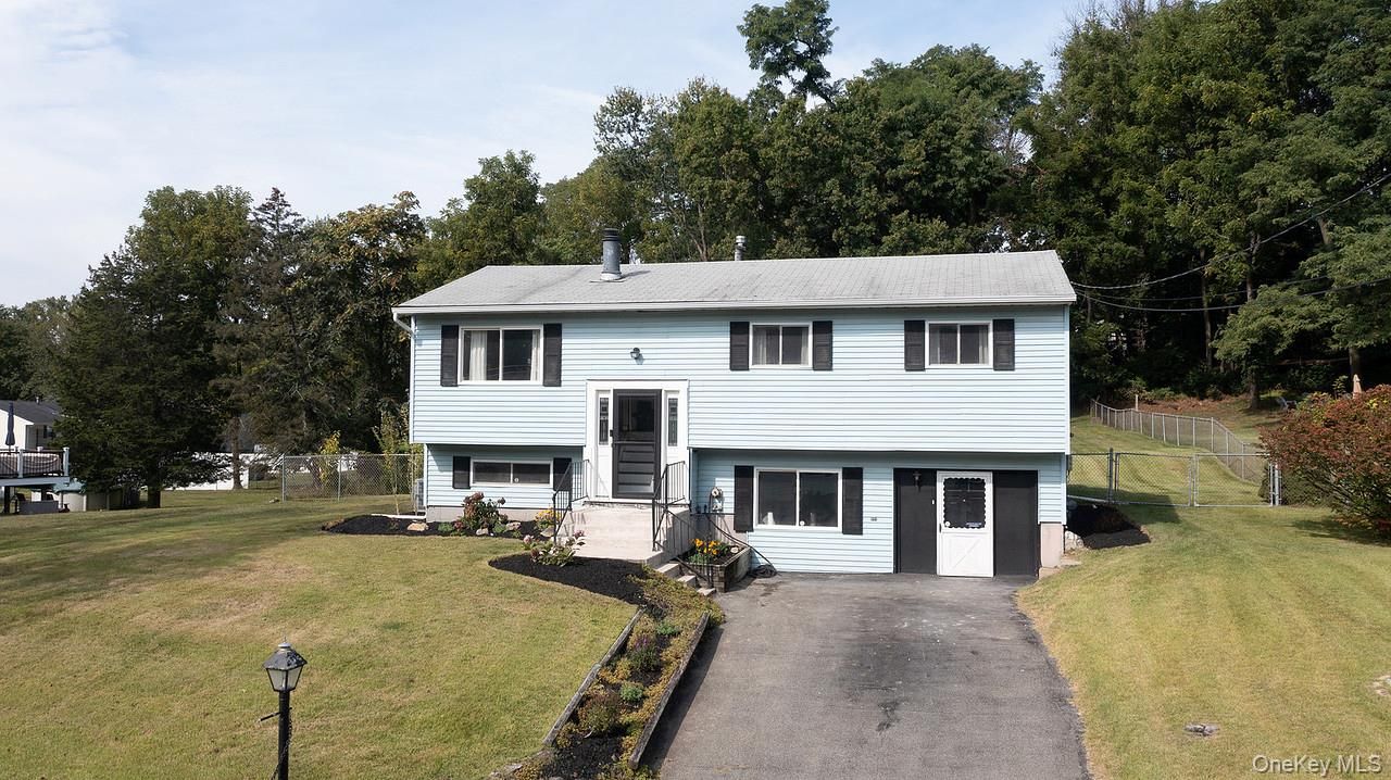 Backyard, Exterior, Facade, Raised Ranch