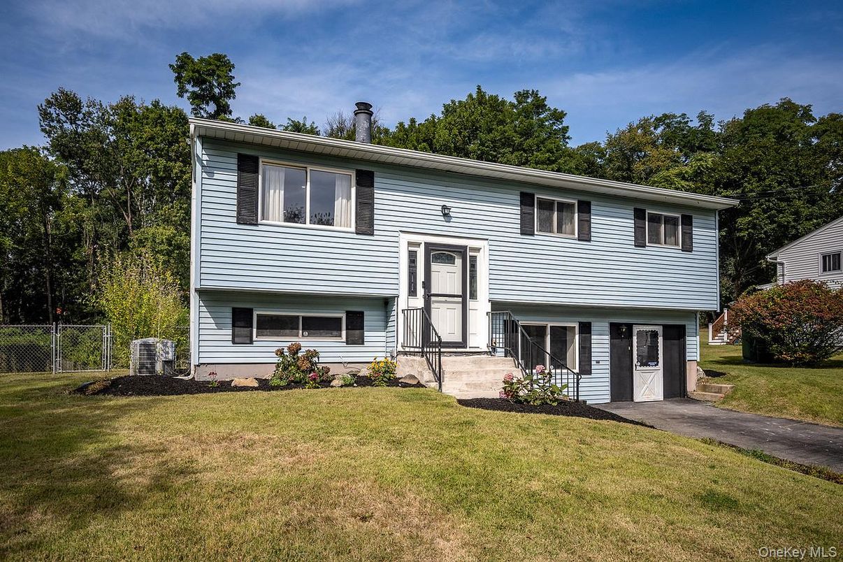 Attached, Exterior, Facade, Raised Ranch