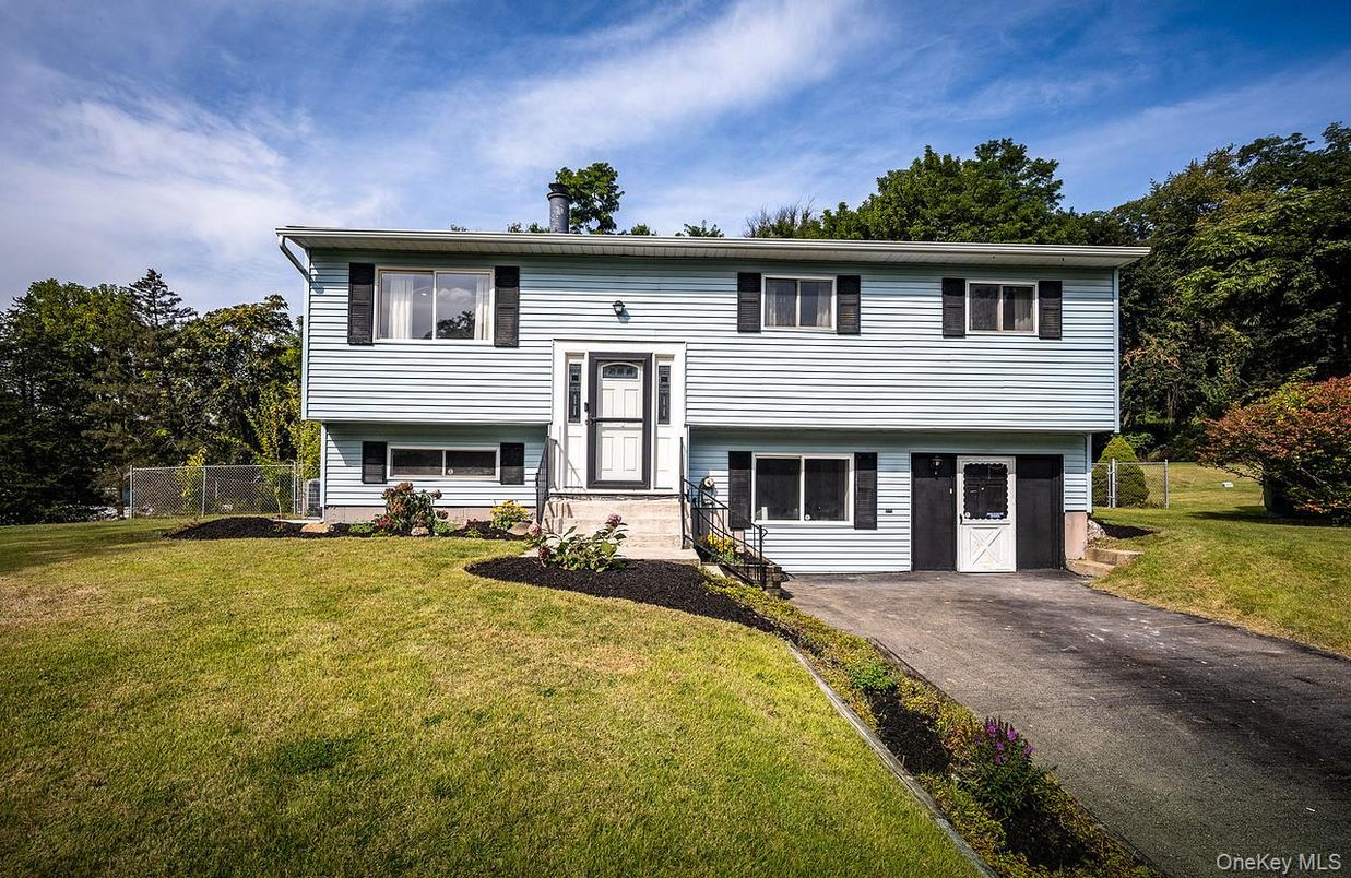Attached, Exterior, Facade, Raised Ranch