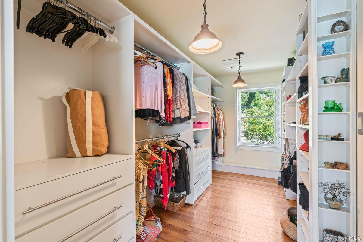Interior, Pendant Lights, Walk-in Closets, Wood Texture Flooring