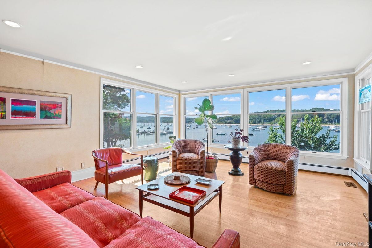 Interior, Living room, Recessed Lighting, Water, Wood Texture Flooring