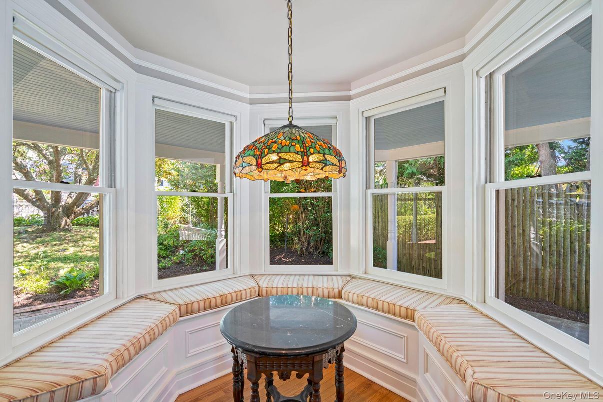 Interior, Pendant Lights, Wood Texture Flooring