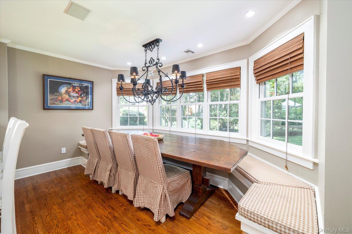 Chandelier, Dining room, Interior, Recessed Lighting, Wood Texture Flooring
