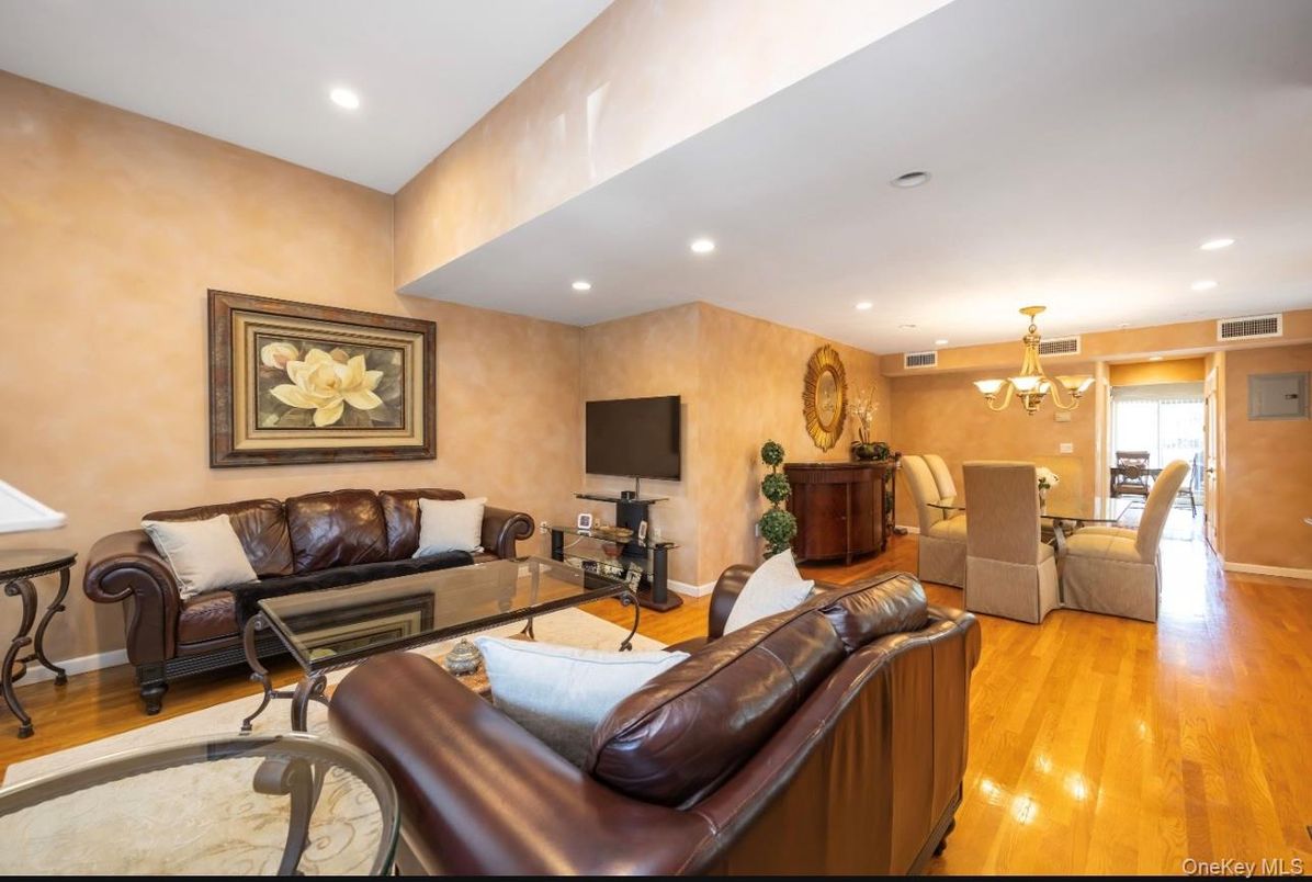 Chandelier, Dining room, Interior, Living room, Recessed Lighting, Wood Texture Flooring