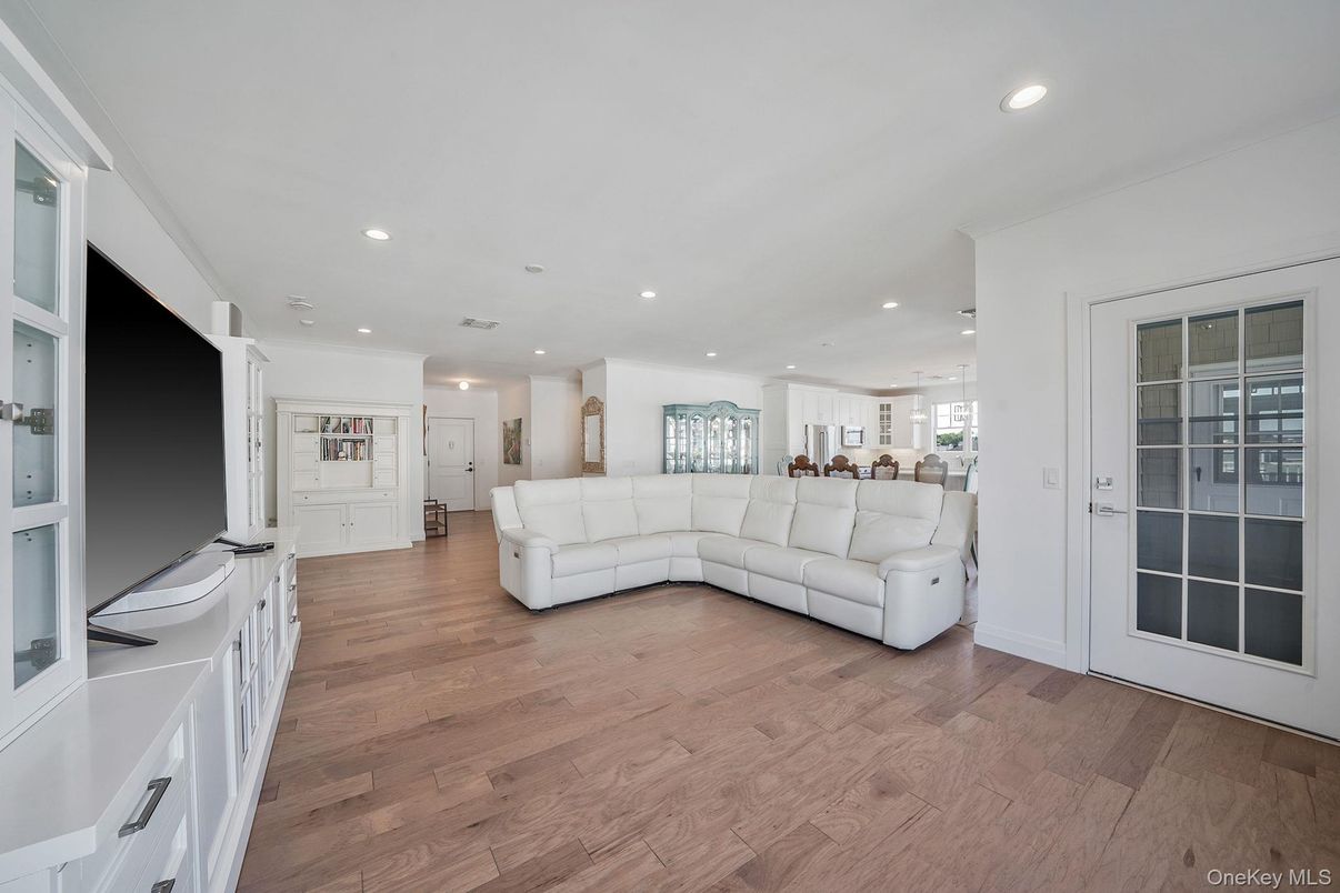 Interior, Kitchen, Living room, Recessed Lighting, Wood Texture Flooring