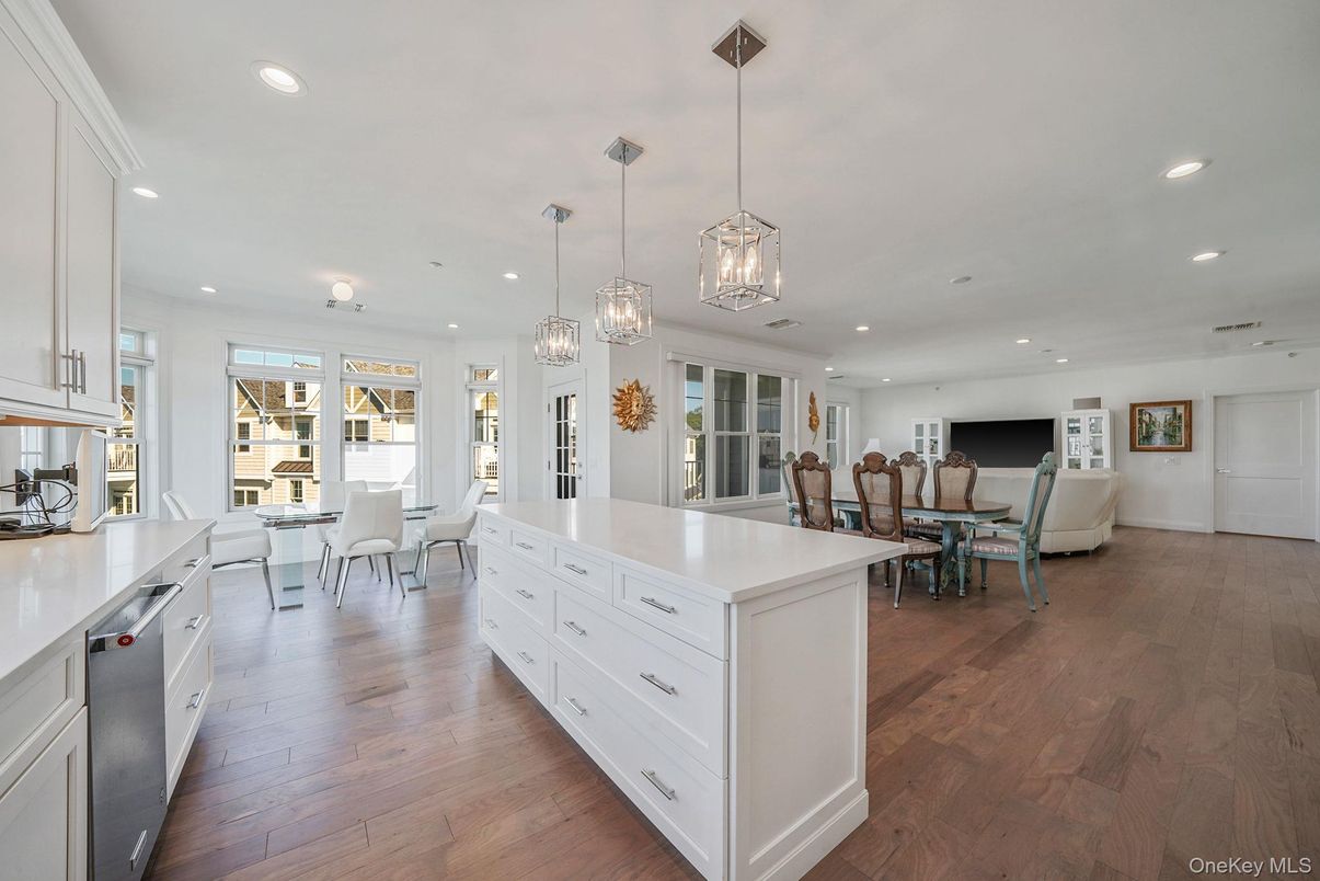 Dining room, Interior, Kitchen, Pendant Lights, Recessed Lighting, Wood Texture Flooring