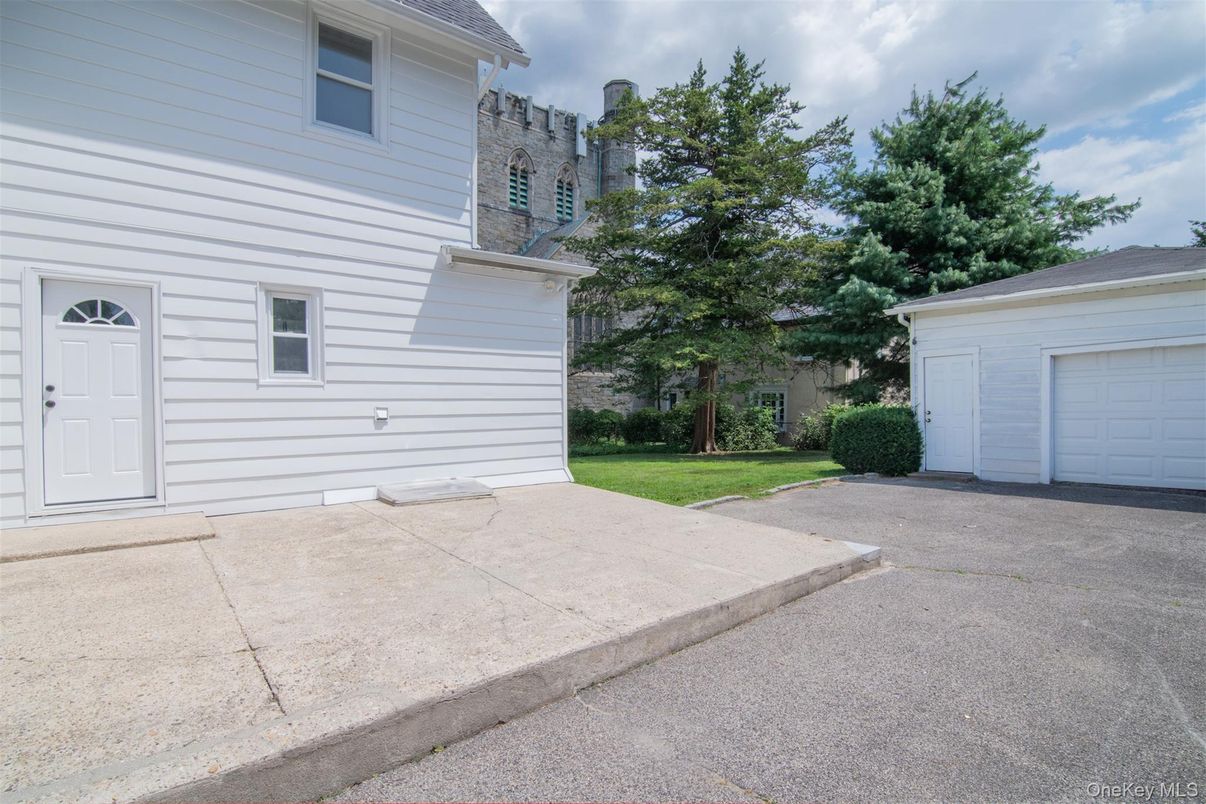 Detached Garage, Exterior