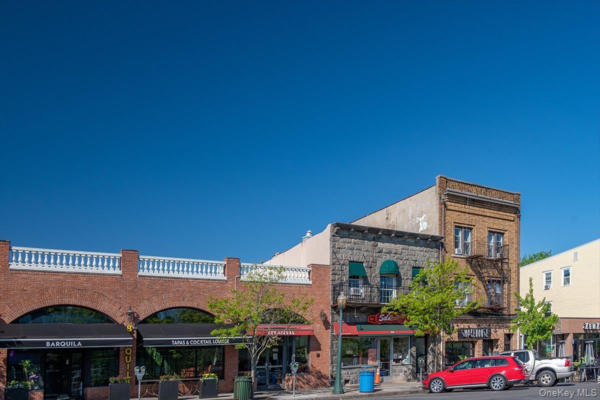 Exterior, Facade, Brick Facade, Highrise