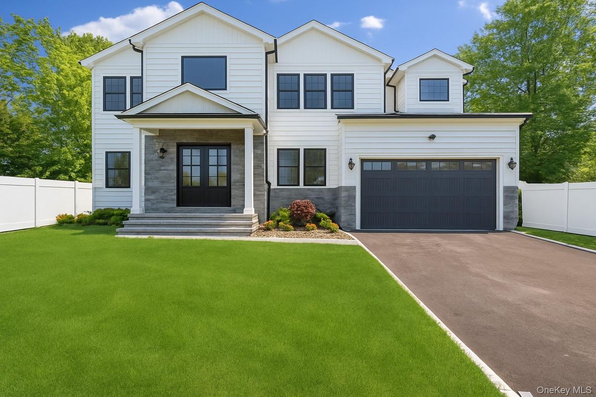 Attached, Exterior, Facade, Farmhouse