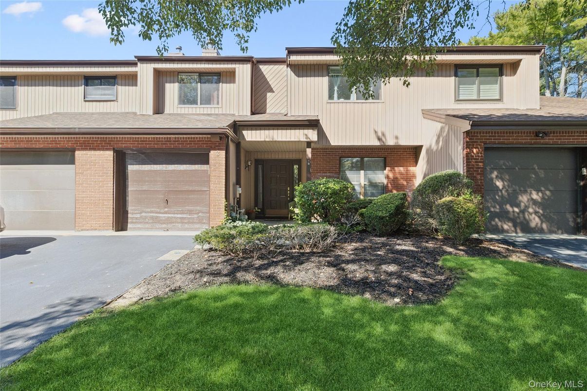 Attached, Exterior, Facade, Brick Facade, Rowhouse