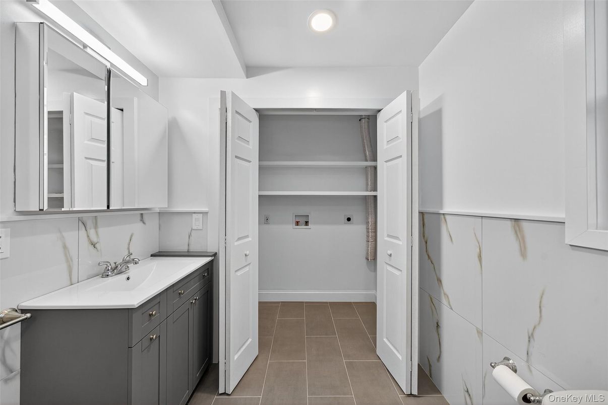 Bathroom, Interior, Marble Walls, Recessed Lighting