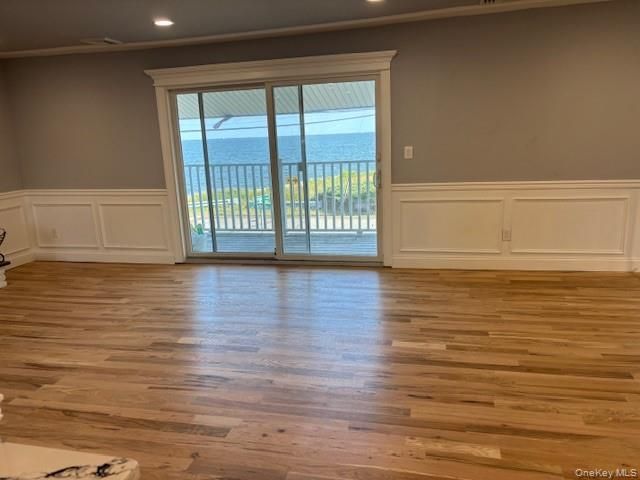 Empty room, Interior, Recessed Lighting, Water, Wood Texture Flooring