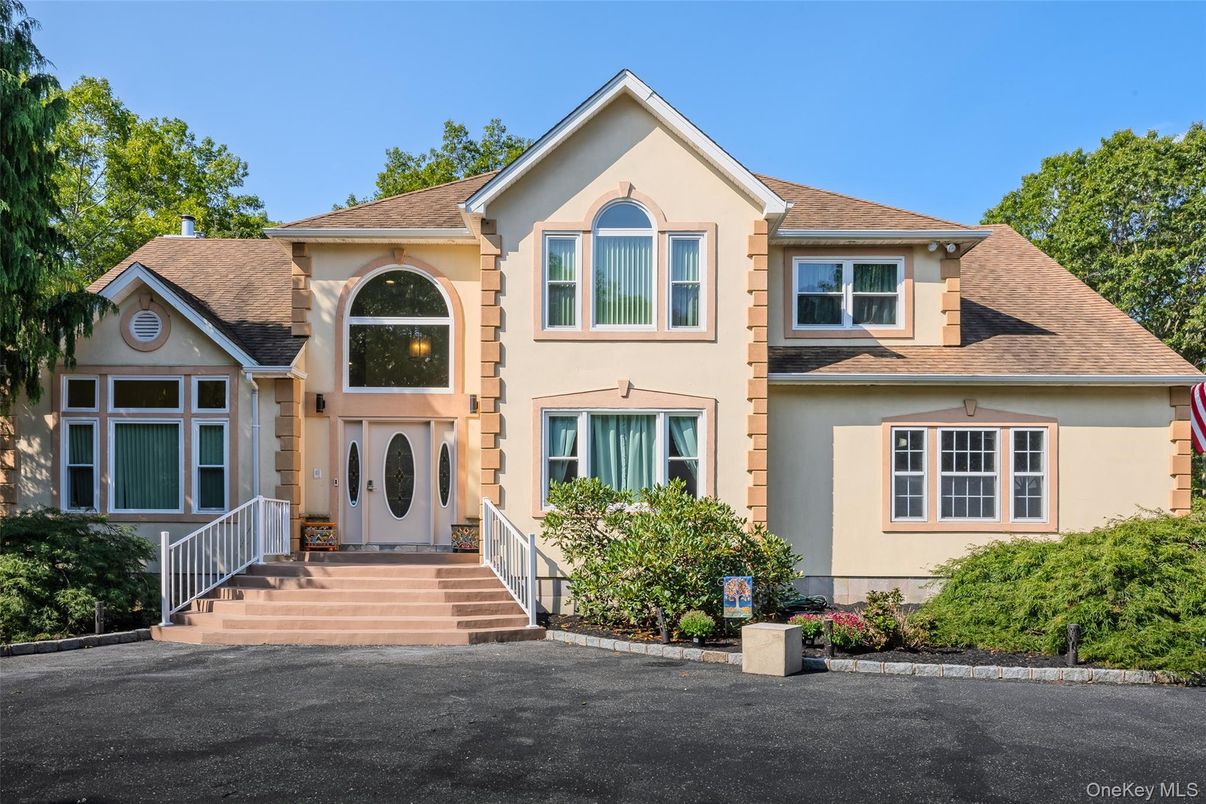 Exterior, Facade, French Provincial