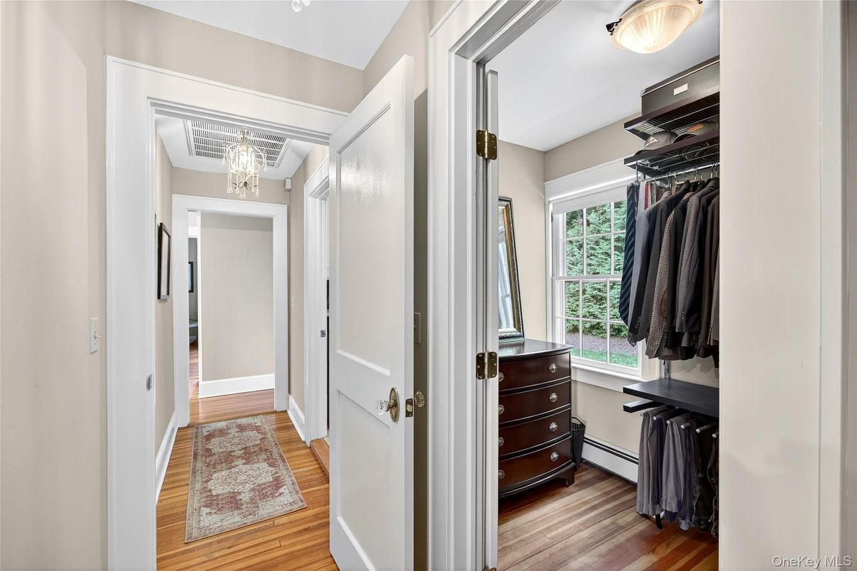 Interior, Walk-in Closets, Wood Texture Flooring