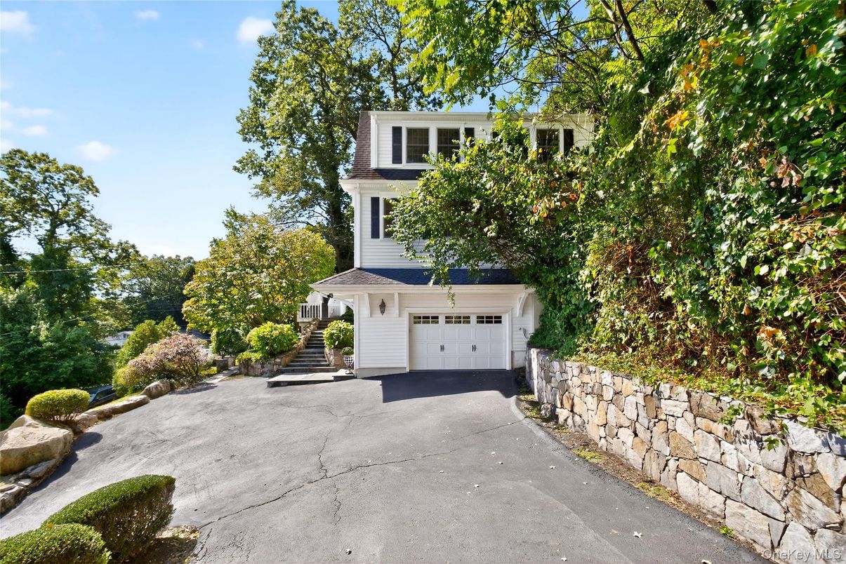 Attached, Exterior, Facade, Raised Ranch