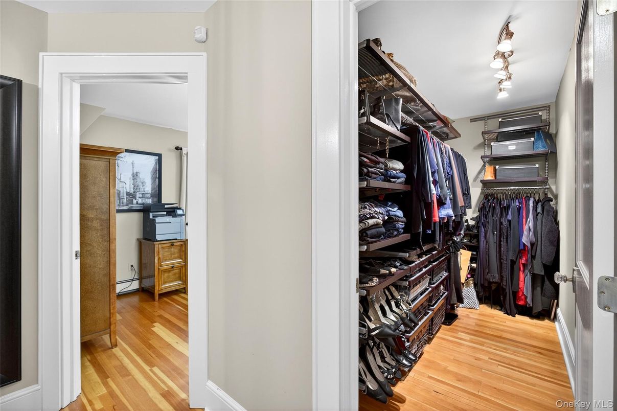 Interior, Walk-in Closets, Wood Texture Flooring