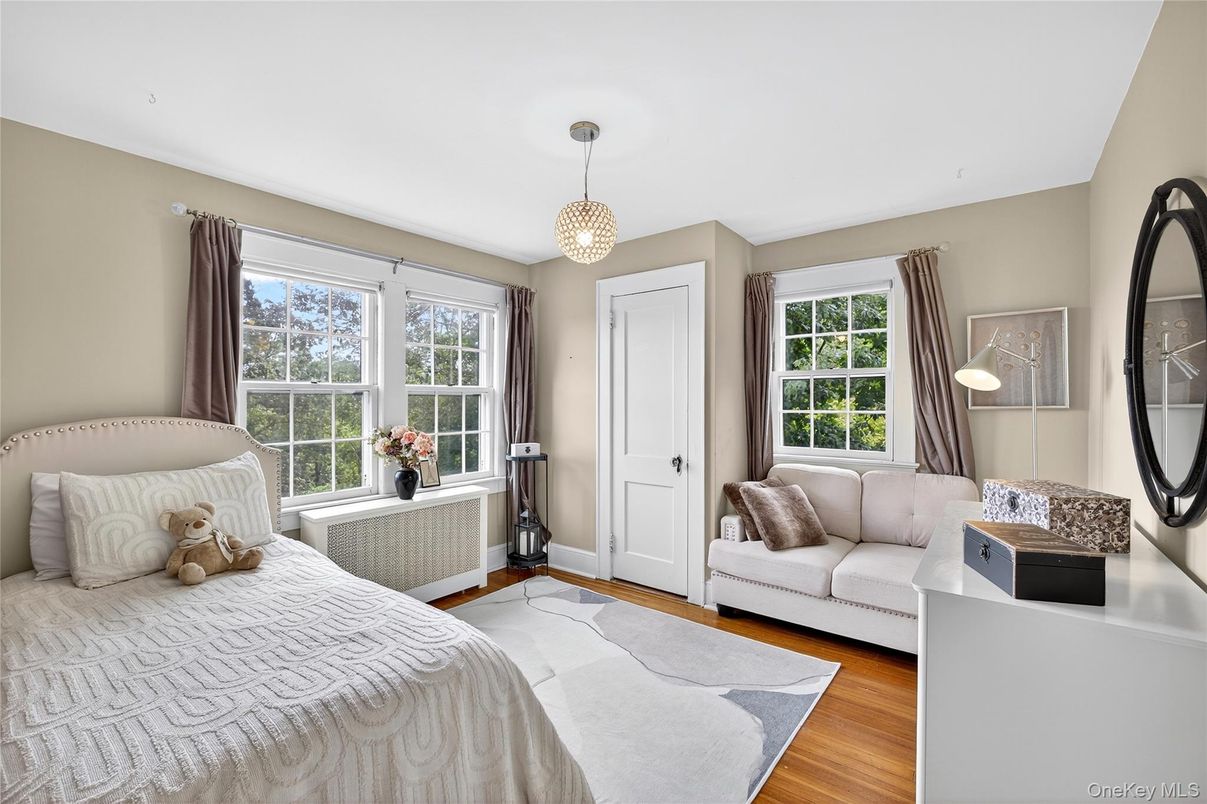 Bedroom, Interior, Pendant Lights, Wood Texture Flooring
