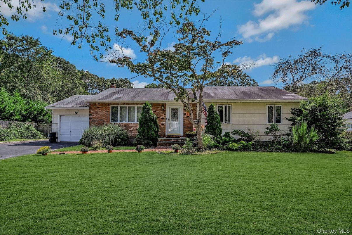 Attached, Exterior, Facade, Brick Facade, Ranch