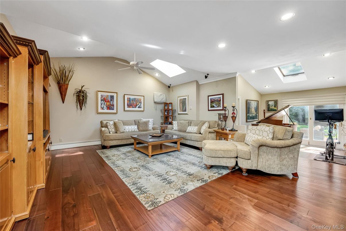 Interior, Living room, Piano, Recessed Lighting, Wood Texture Flooring