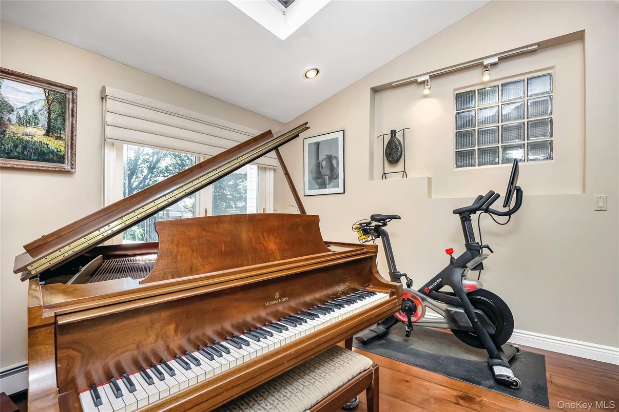 Fitness Equipment, Interior, Piano, Recessed Lighting, Wood Texture Flooring