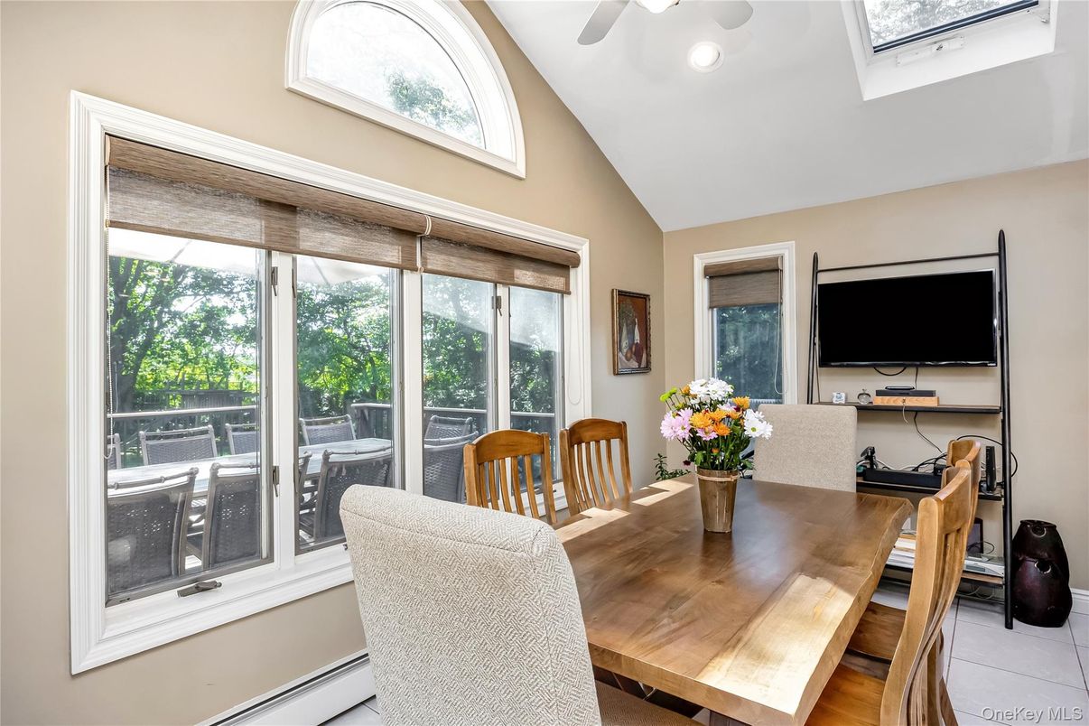 Dining room, Interior, Recessed Lighting